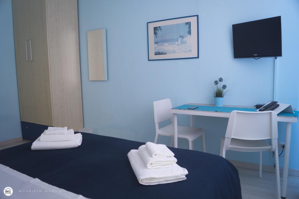 Interno 8 Rom
